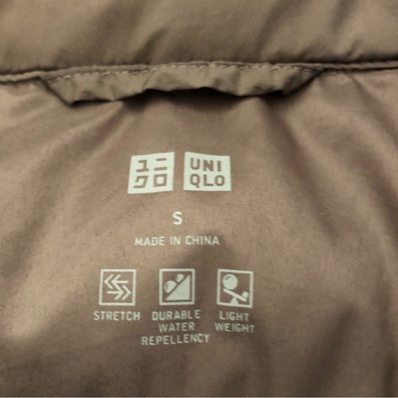 Uniqlo ultra light hooded down puffer coat - Picture 3 of 4